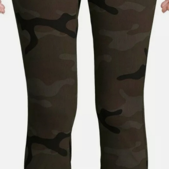 Time and Tru NWT High Rise Stretch Fitted Knit Jeggings Camo 533 - Picture 10 of 10